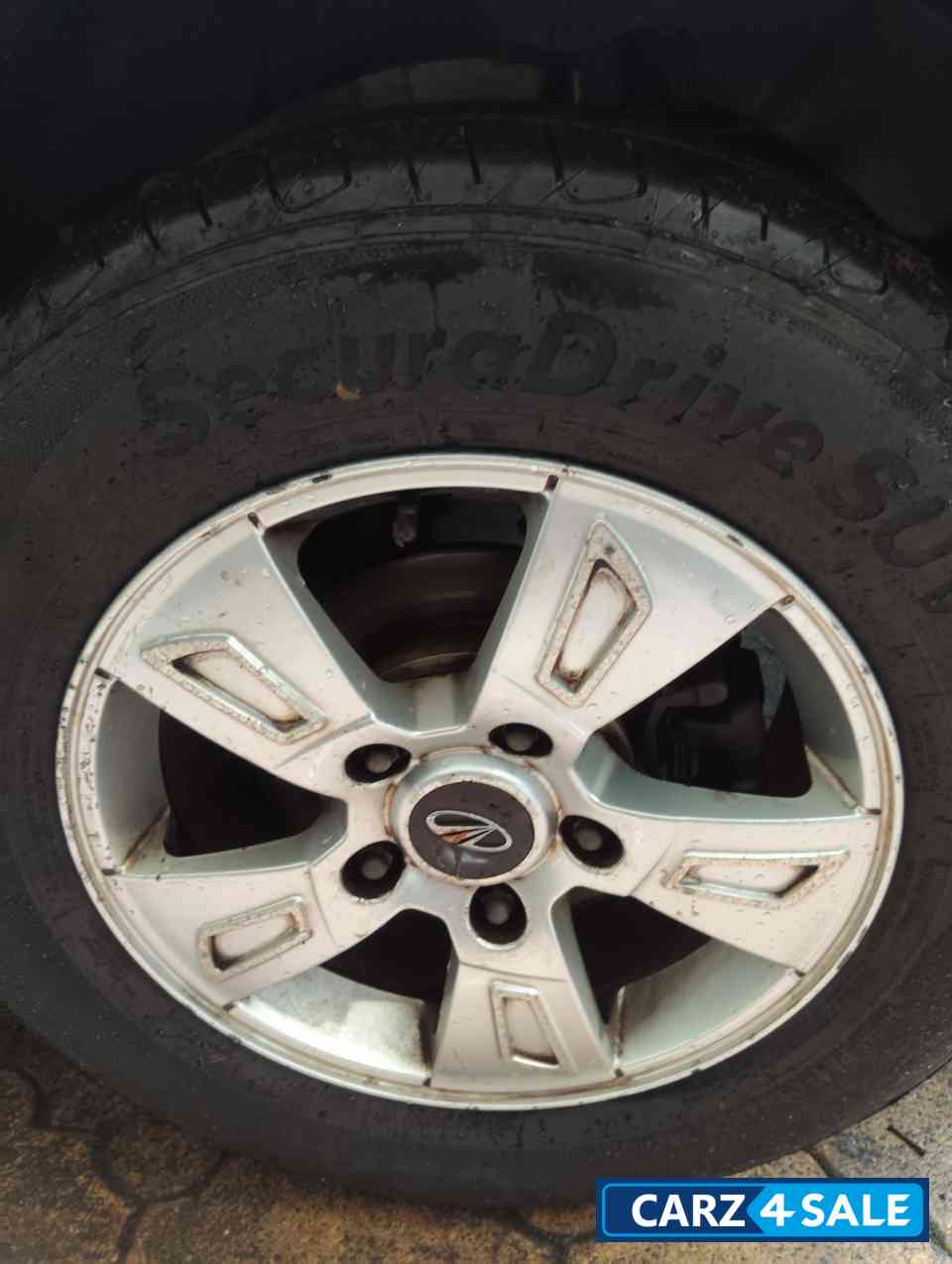 Mahindra XUV 500 W8 FWD