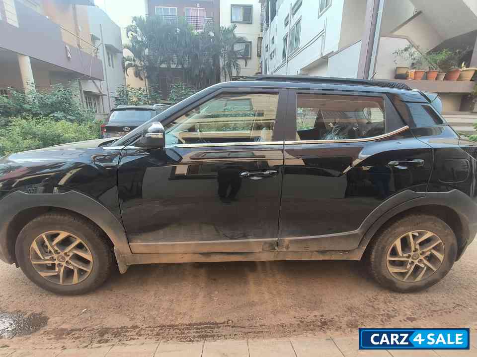 Mahindra XUV 3XO AX5 Mahindra XUV 3XO AX5