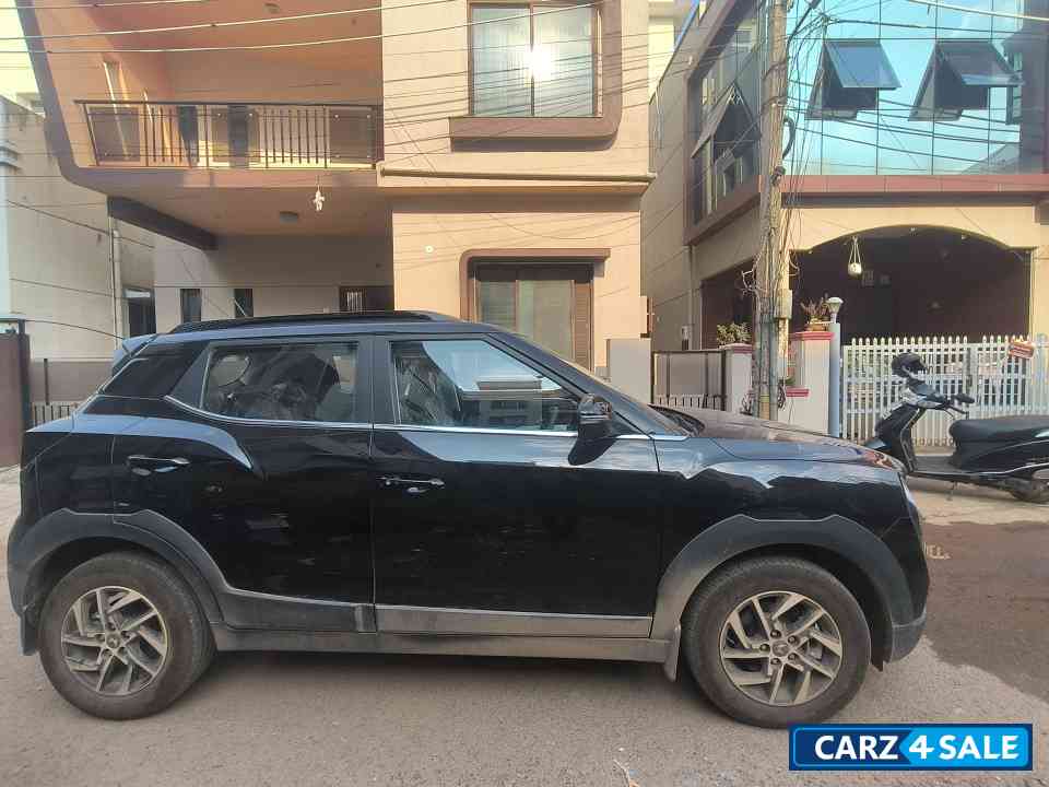 Mahindra XUV 3XO AX5 Mahindra XUV 3XO AX5