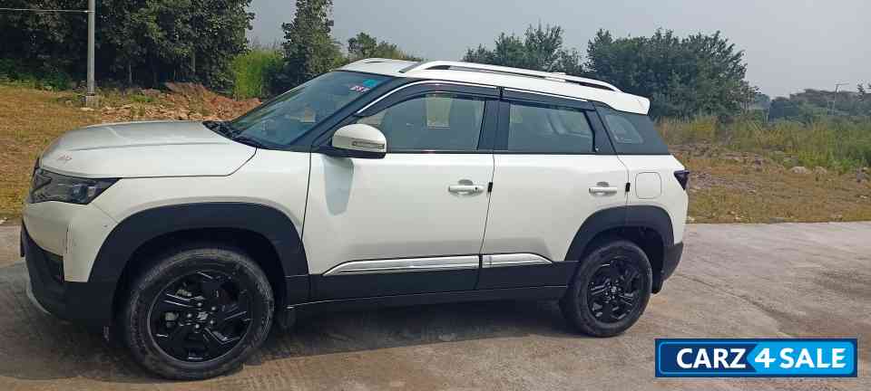 White Maruti Suzuki Brezza ZXI smart hybrid