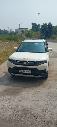 White Maruti Suzuki Brezza ZXI smart hybrid