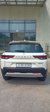 White Maruti Suzuki Brezza ZXI smart hybrid