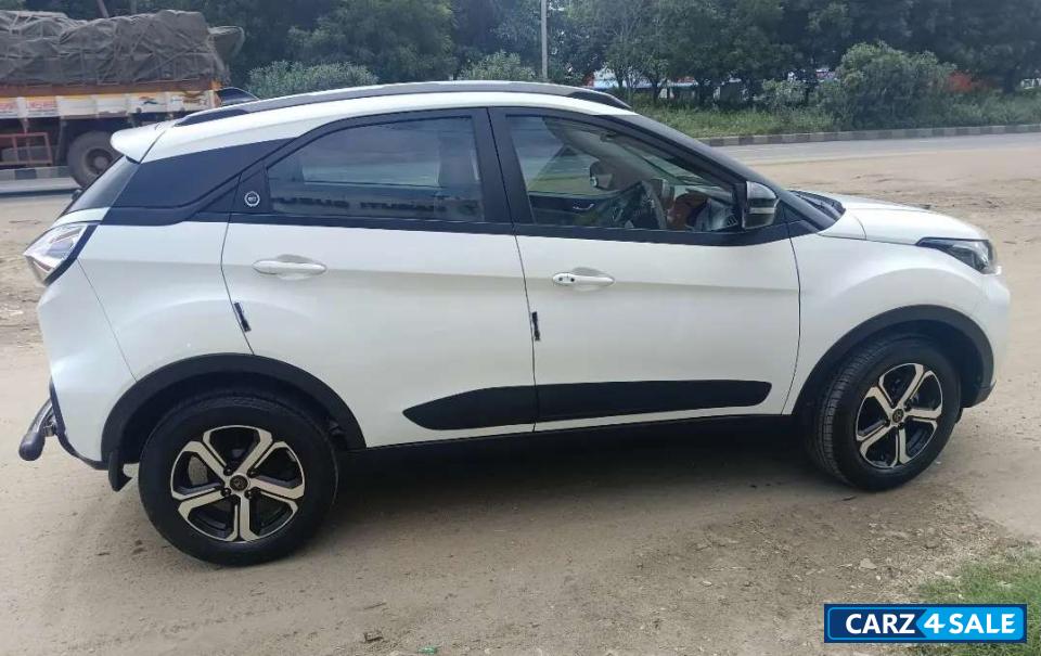 White Tata Nexon XZA LUXS PETROL