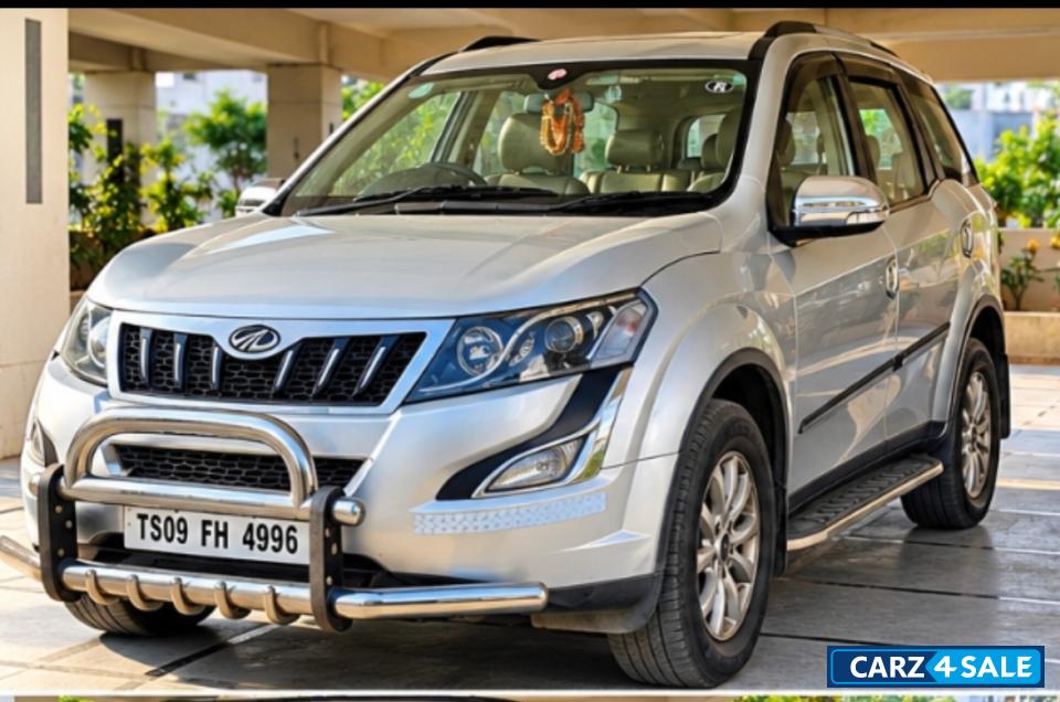 Mahindra XUV 500 W10