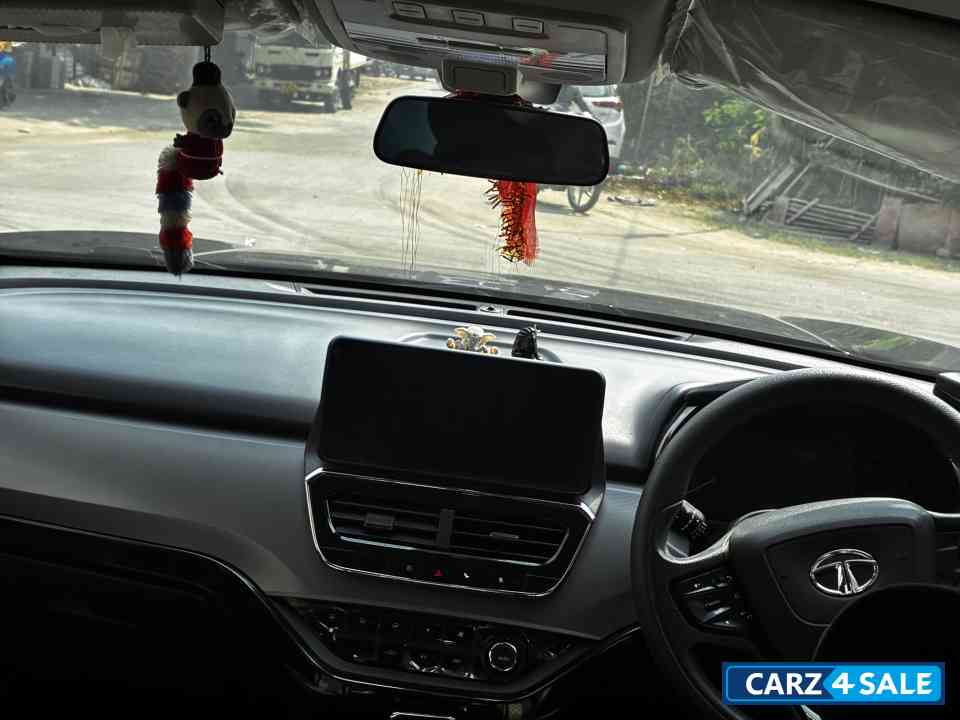Tata Safari XT+ Dark edition