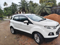 White Ford Ecosport Titanium