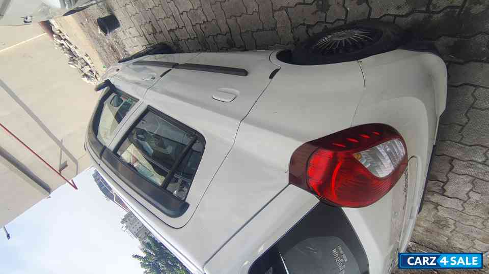 White Maruti Suzuki Alto 800 White Maruti Suzuki Alto 800