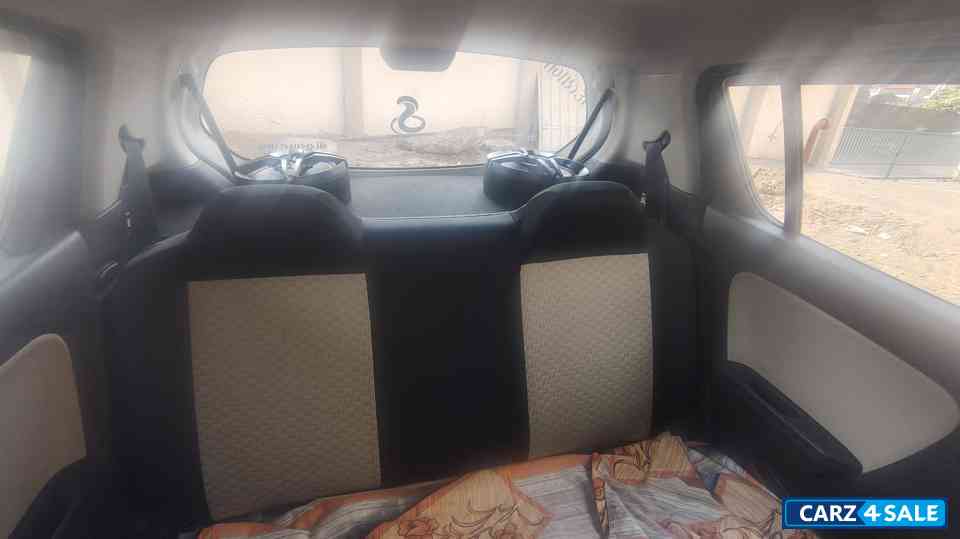 White Maruti Suzuki Alto 800 White Maruti Suzuki Alto 800