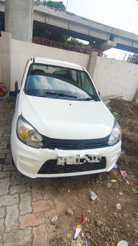 White Maruti Suzuki Alto 800