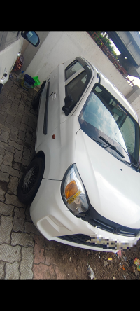 White Maruti Suzuki Alto 800