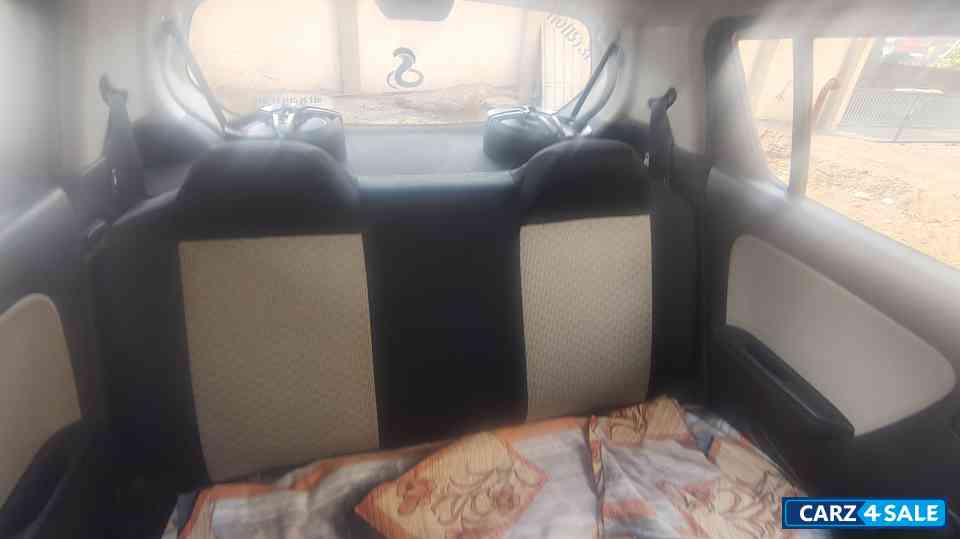 White Maruti Suzuki Alto 800 White Maruti Suzuki Alto 800