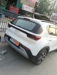White Kia Sonet Hte
