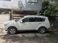 White Mitsubishi Outlander Saloon