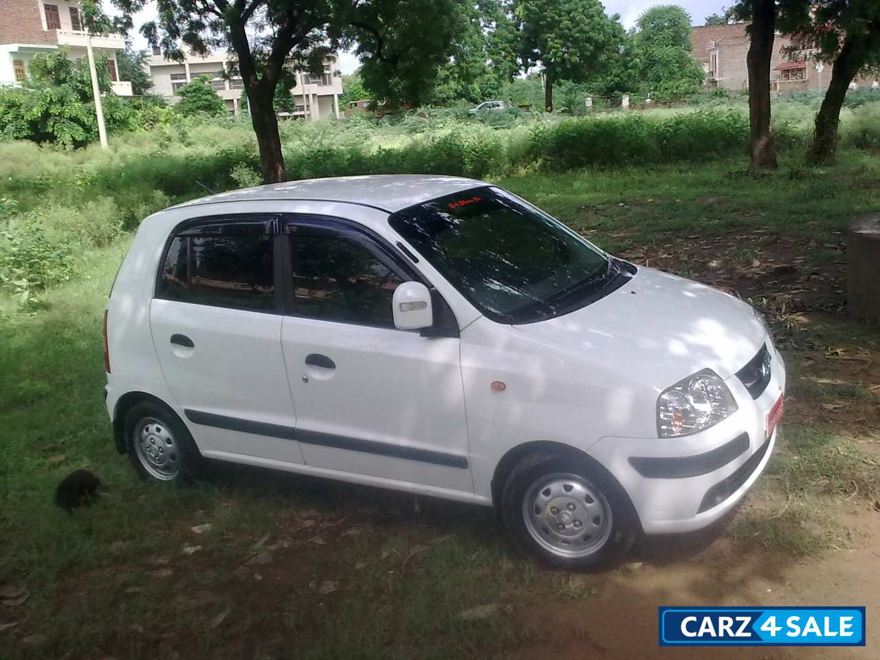 White Hyundai Santro