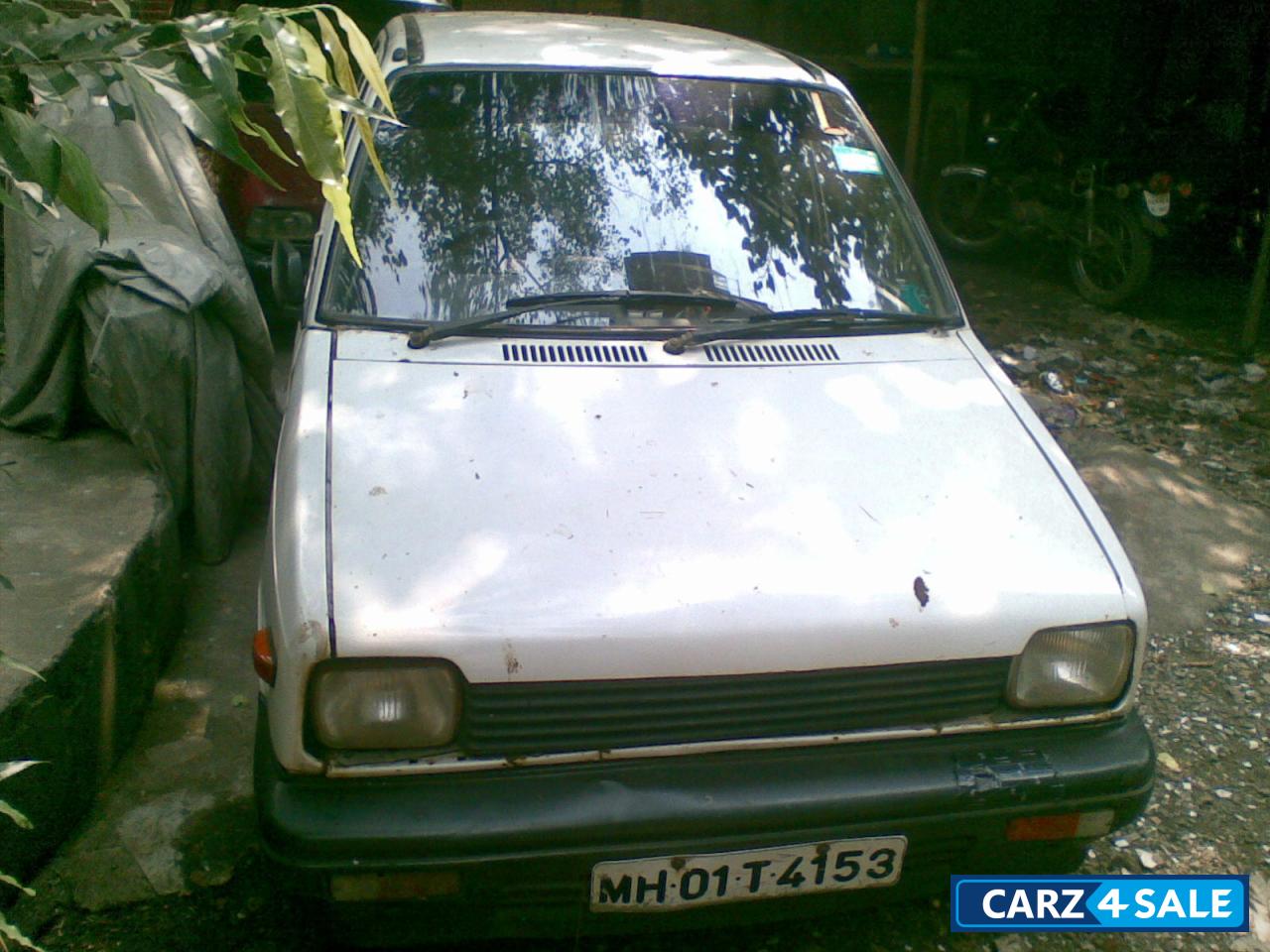 White Maruti Suzuki 800