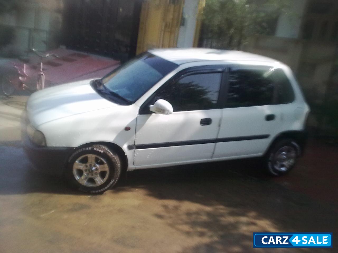 White Maruti Suzuki Zen