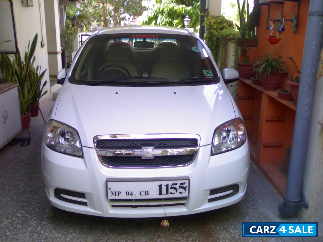 White Chevrolet Aveo
