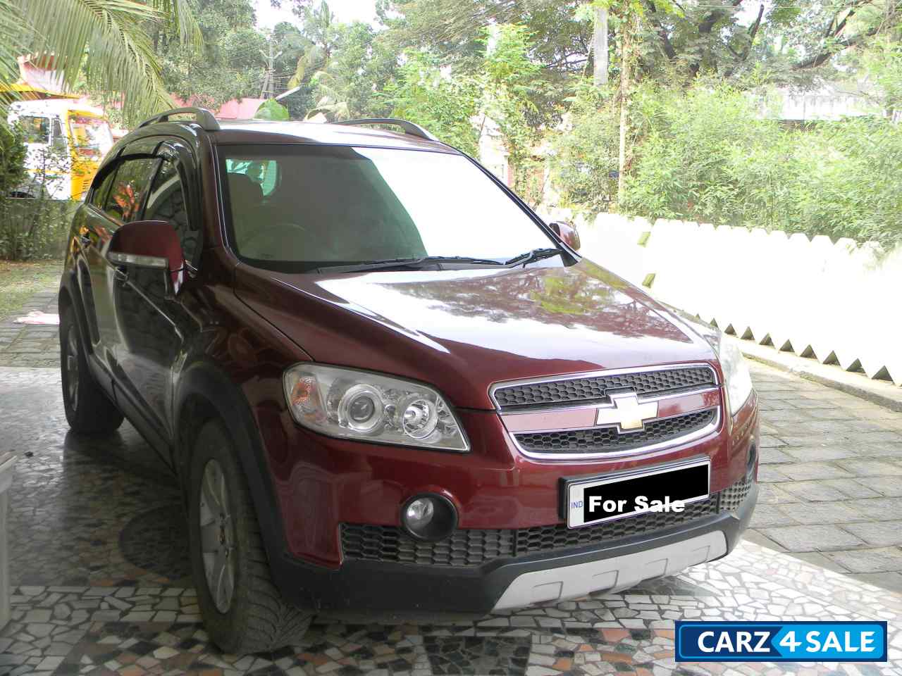 Red Chevrolet Captiva