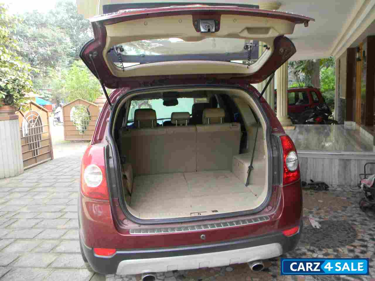 Red Chevrolet Captiva