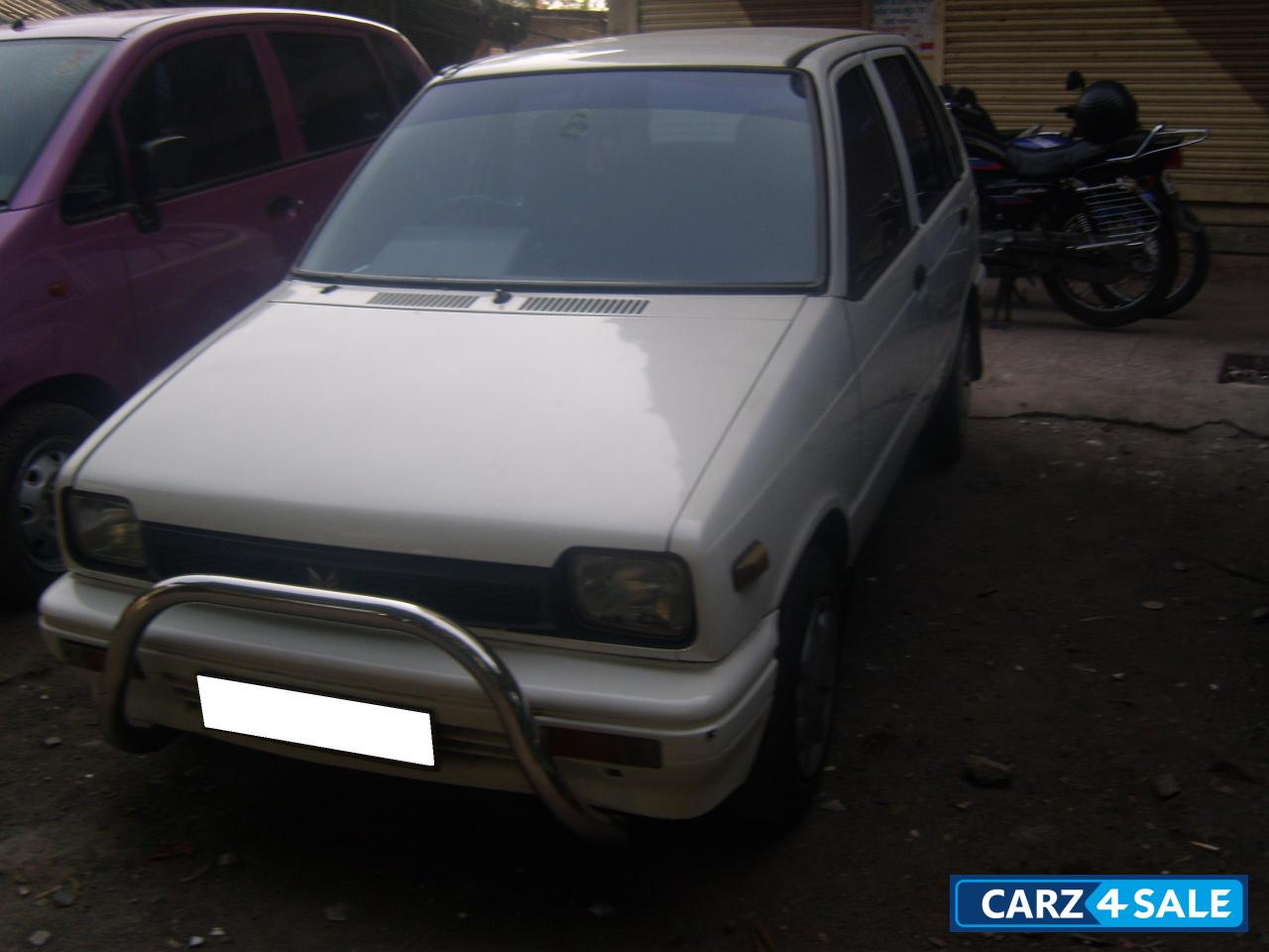 White Maruti Suzuki 800