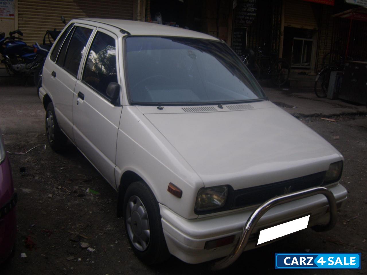 White Maruti Suzuki 800