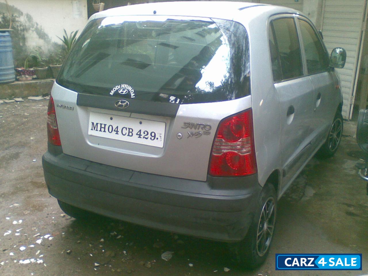 Silver Hyundai Santro