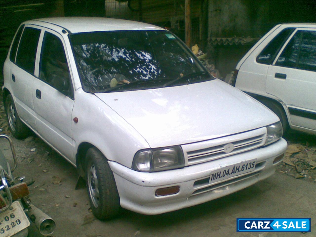 White Maruti Suzuki 800