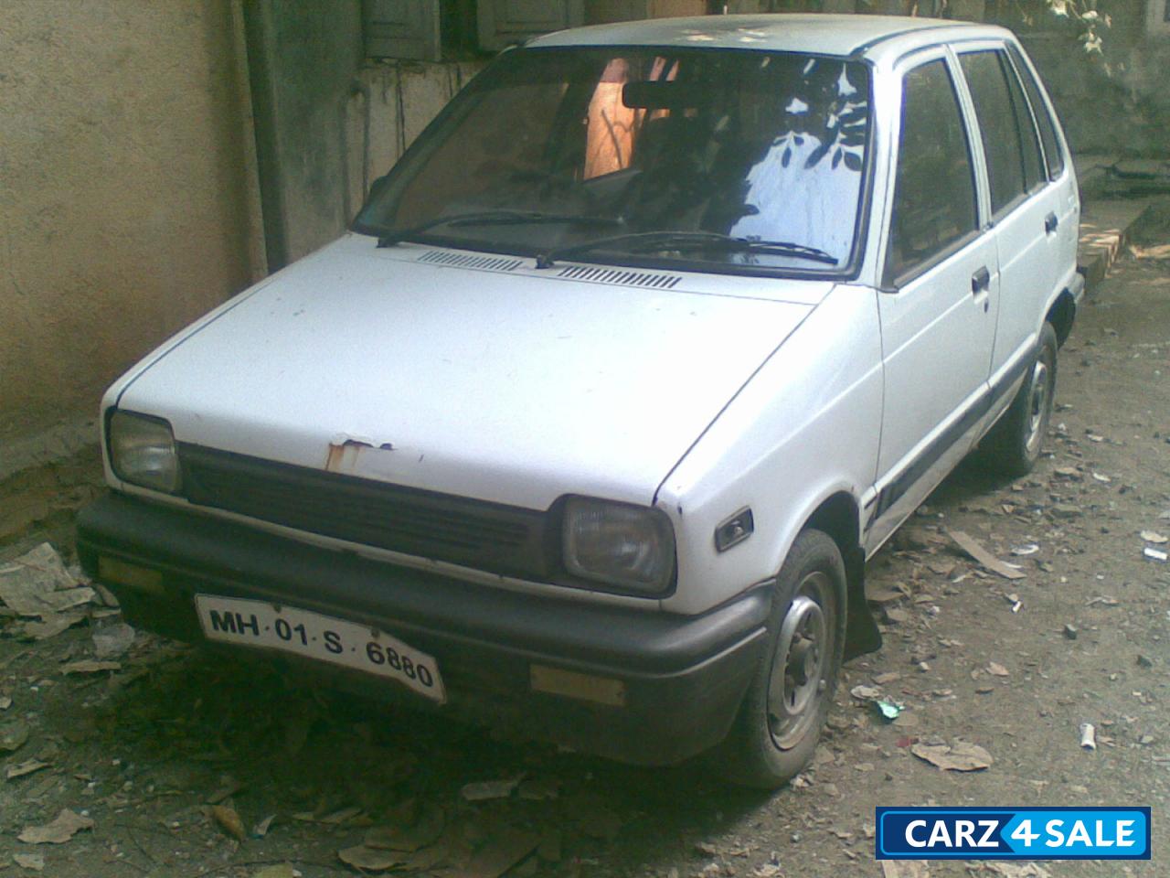 White Maruti Suzuki 800