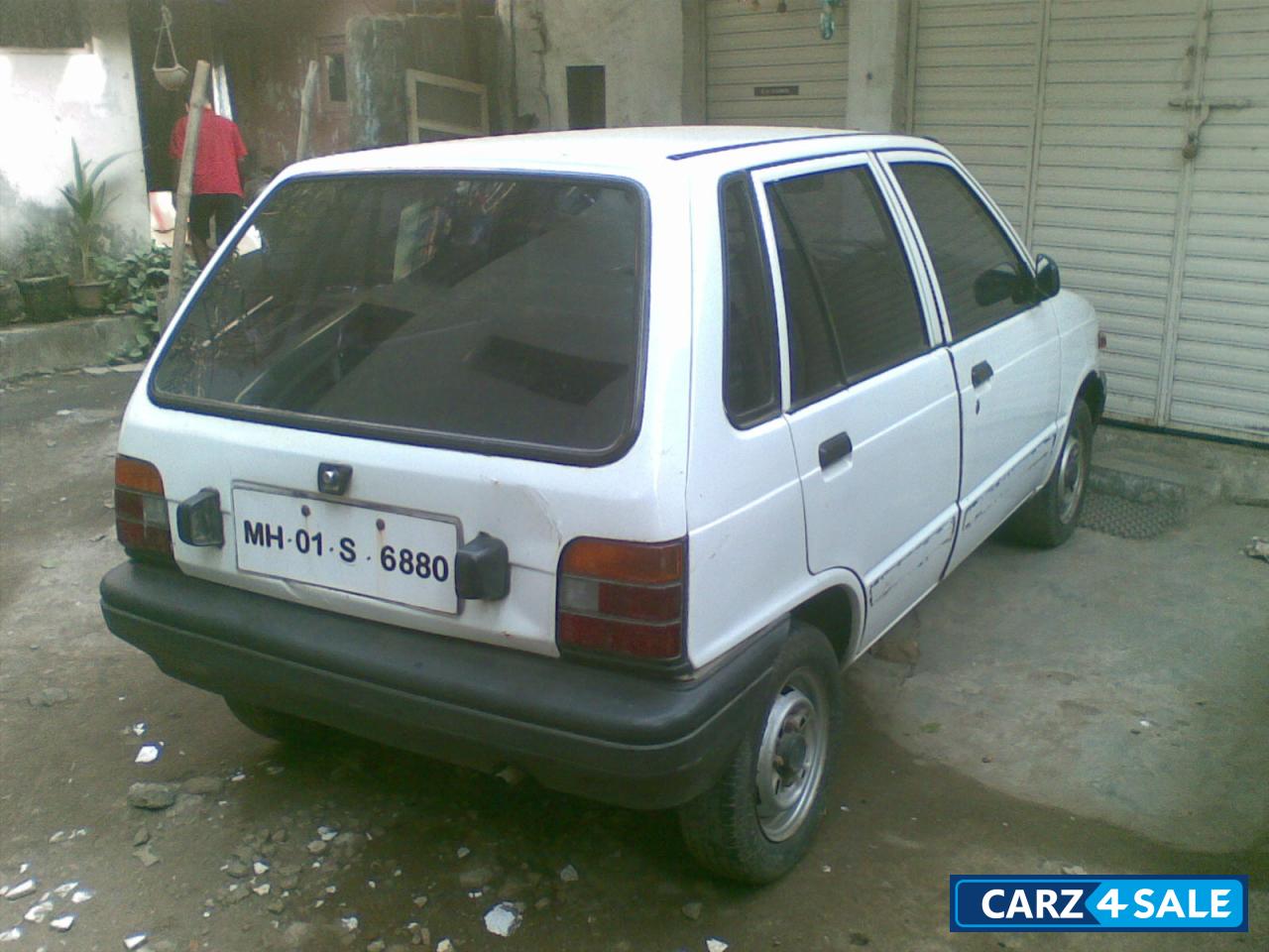 White Maruti Suzuki 800