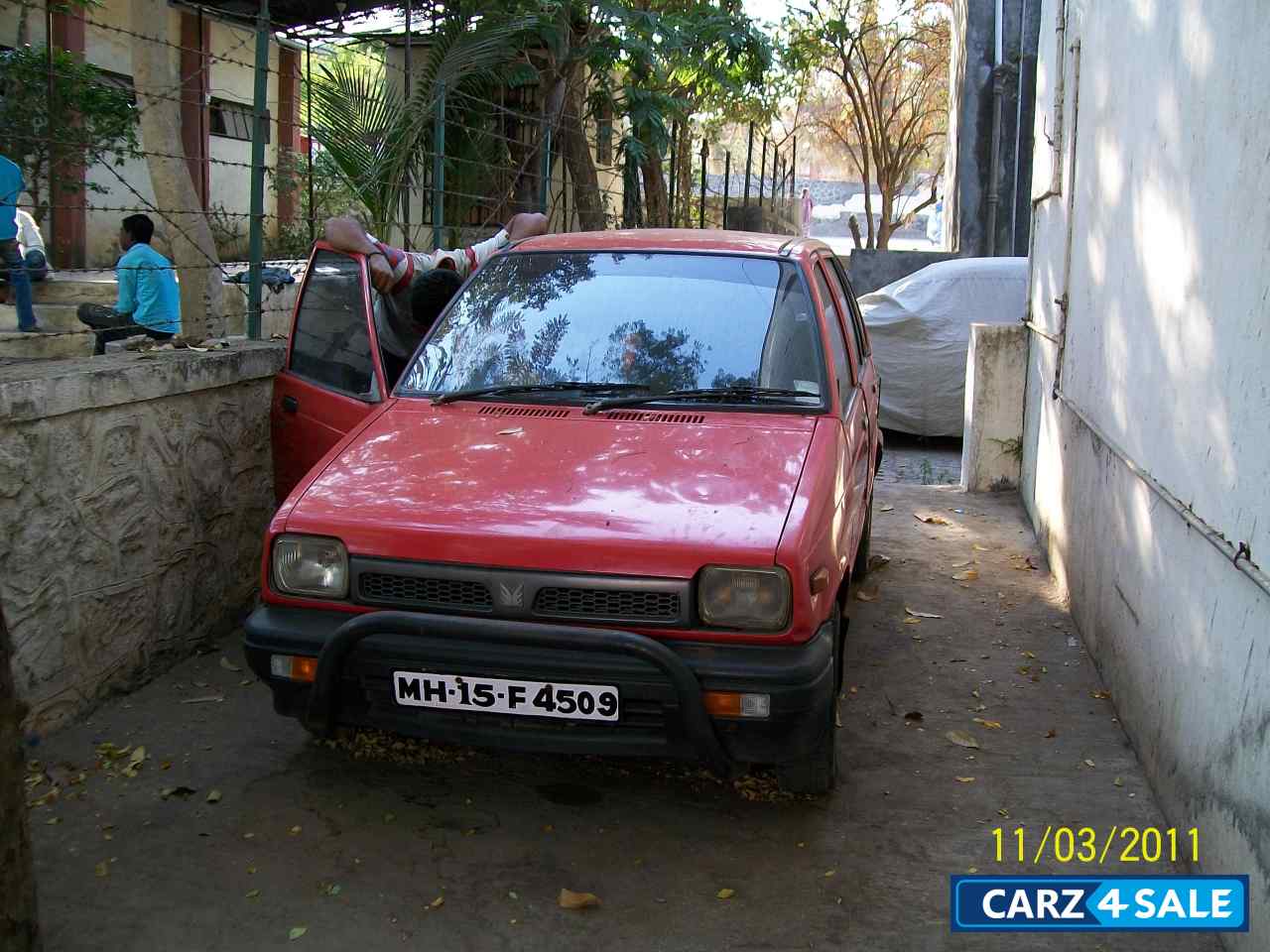 Red Maruti Suzuki 800