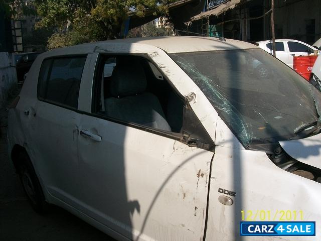 White Maruti Suzuki Swift