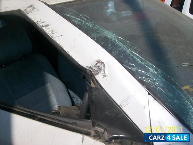 White Maruti Suzuki Swift