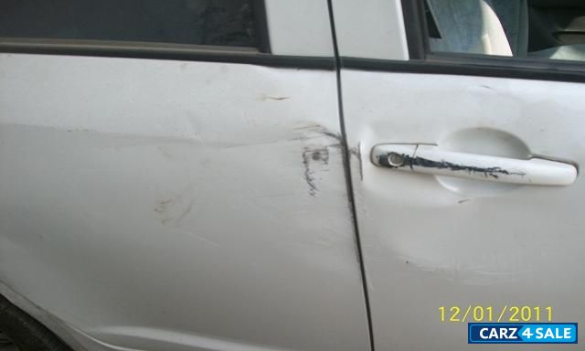 White Maruti Suzuki Swift