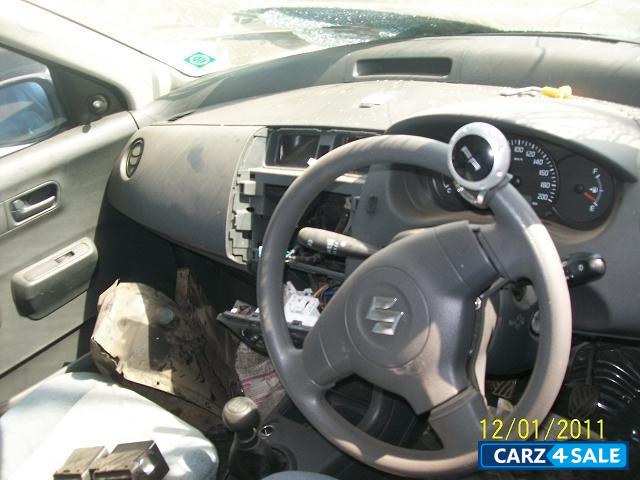 White Maruti Suzuki Swift