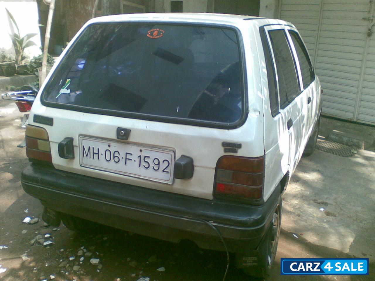 White Maruti Suzuki 800