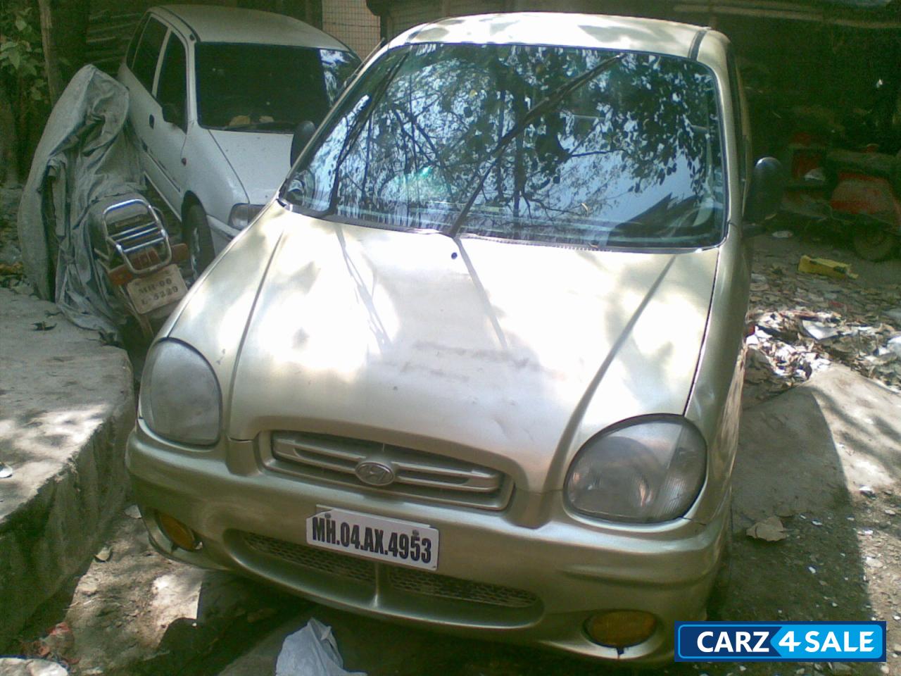 Golden Hyundai Santro