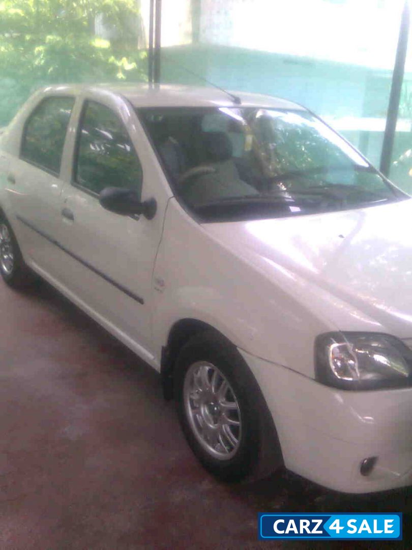 White Mahindra Renault Logan