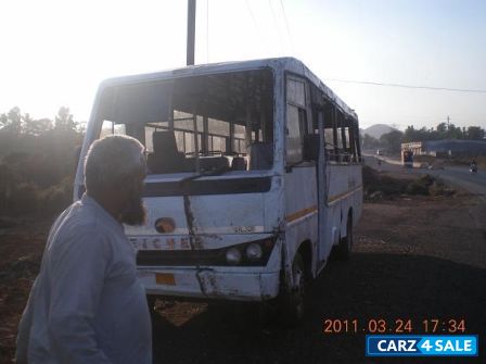 White eicher 10.75 bus 30 seater