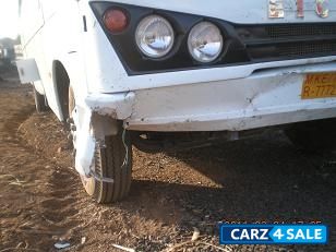 White eicher 10.75 bus 30 seater