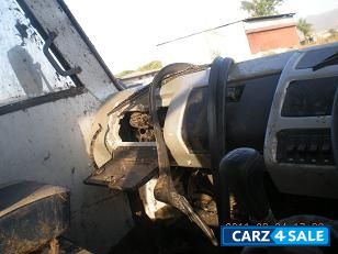 White eicher 10.75 bus 30 seater