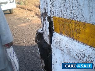 White eicher 10.75 bus 30 seater