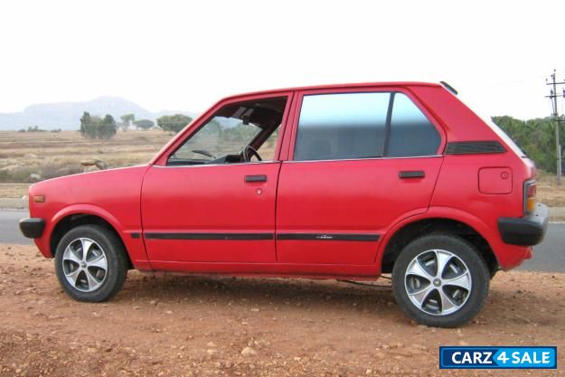 Red Maruti Suzuki 800