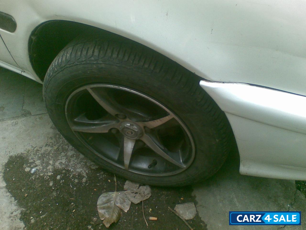 White Maruti Suzuki Zen