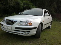 White Hyundai Elantra
