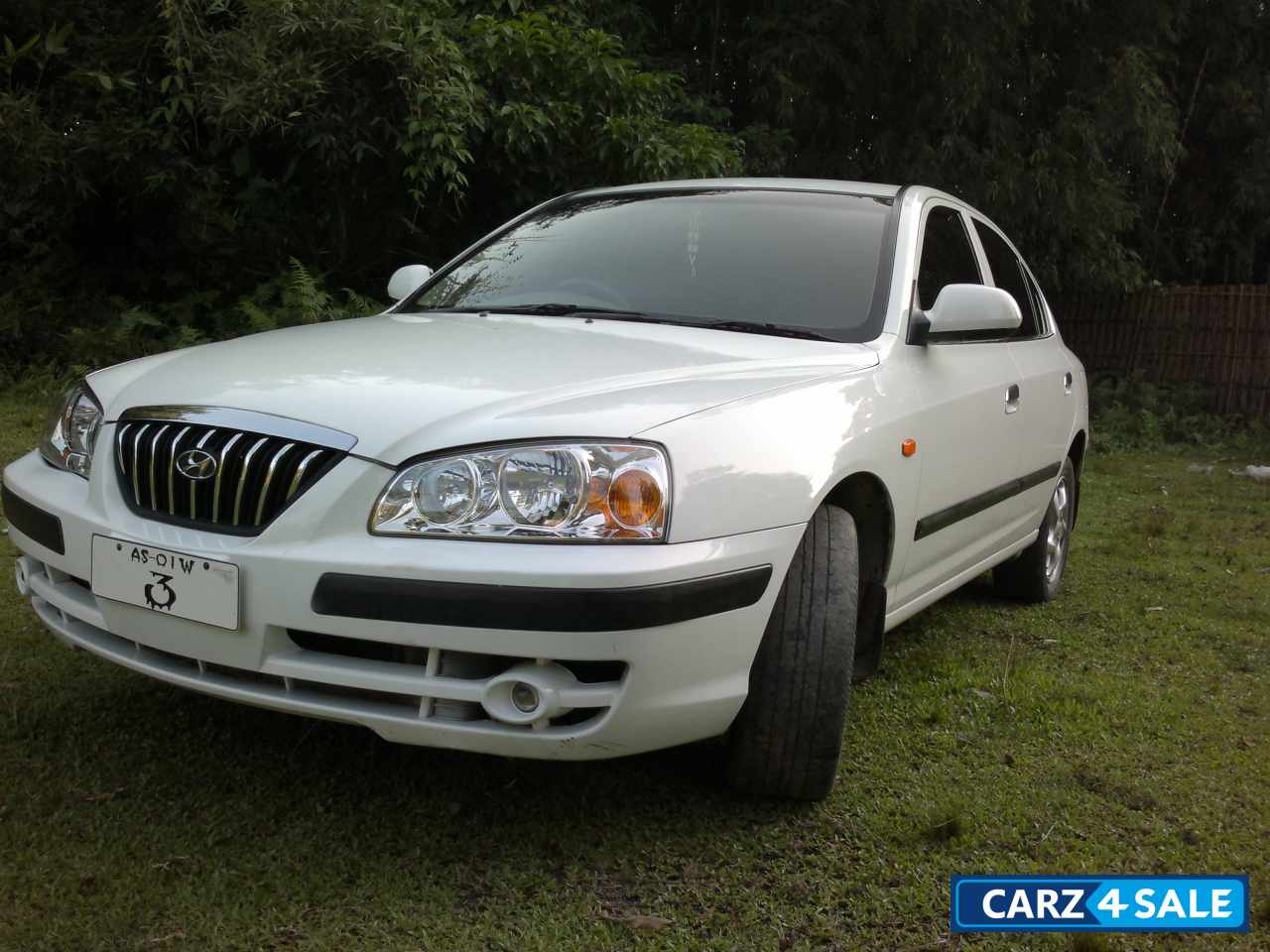 White Hyundai Elantra