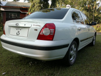 White Hyundai Elantra