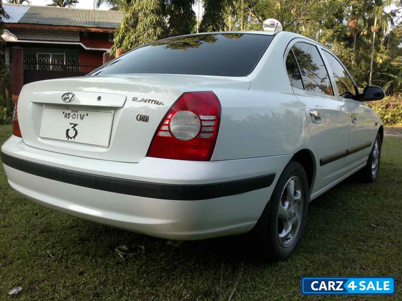 White Hyundai Elantra White Hyundai Elantra