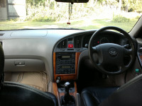 White Hyundai Elantra