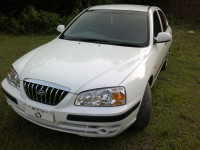White Hyundai Elantra