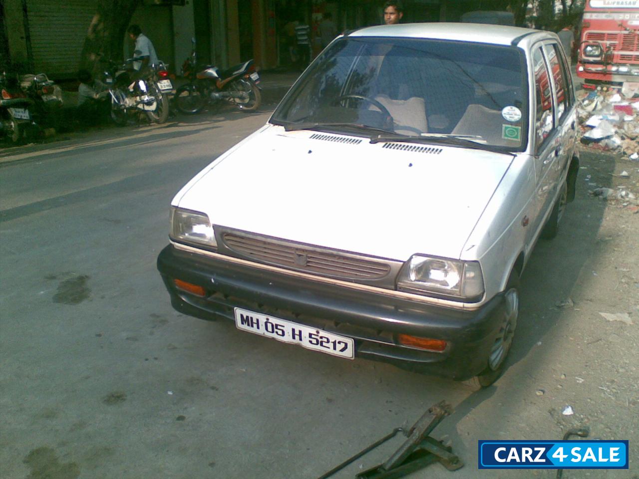 White Maruti Suzuki 800